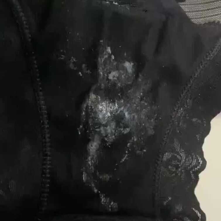 ぽぽぽの今日のパンツです🥰🥰
 今日は黒のパンツです🥰🥰
 
 クロッチ汚れはプラン加入で見れますよ🥰
 よかっ
