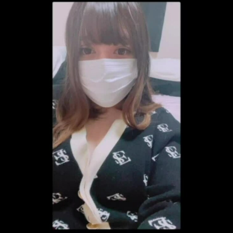 【Fカップ美乳大学生 沙奈・ピンク色の乳首とパイパンマンコを見せながら激イキオナニー！】の１分冒頭動画です。
http