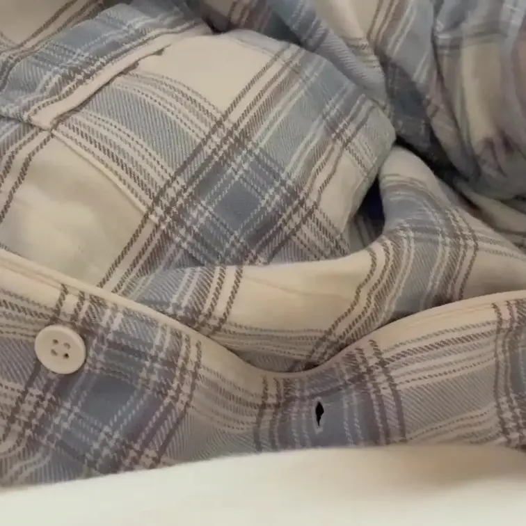 お部屋のものが映ってしまってちょっとだけ加工してます🐶私のおっぱいに集中してほしいな🫶🏻
乳輪おっきいの嫌だよね🥲