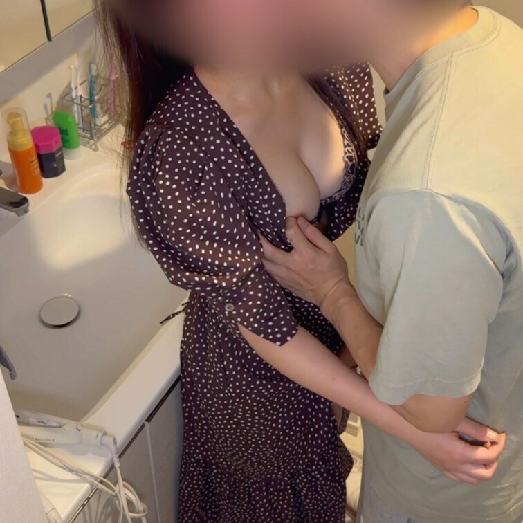 ムラムラしたので友達と出かけるために化粧中のひまりを襲いました。
