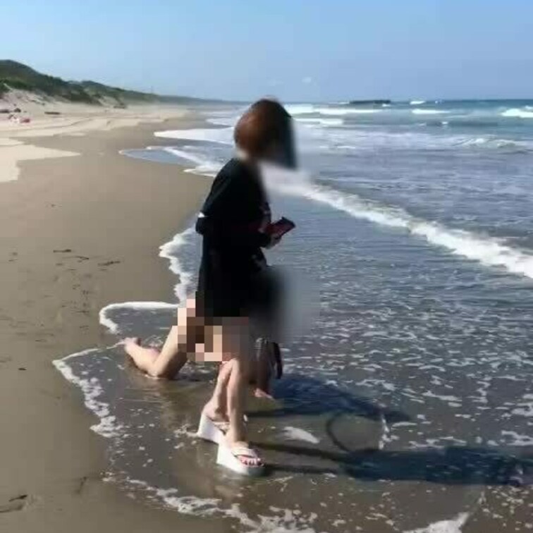 戯れる女王様とマゾ犬