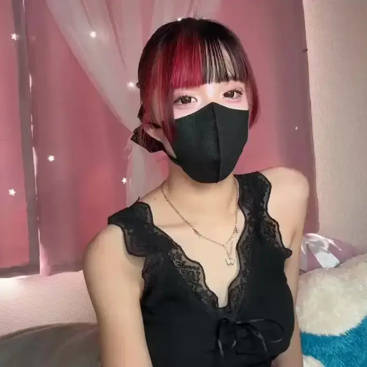【みれい 20 歳】

みれいさんのライブ配信動画です
生ライブ配信だと、1 回の有料配信を視聴すると、おおよそ平