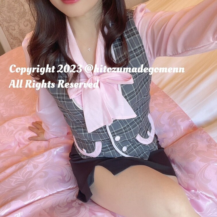ＯＬ風コスプレ💕💕 
似合ってますか？？😊 

前職ではまさにこんな制服着てお仕事してました♪ 自分で言うのもなん