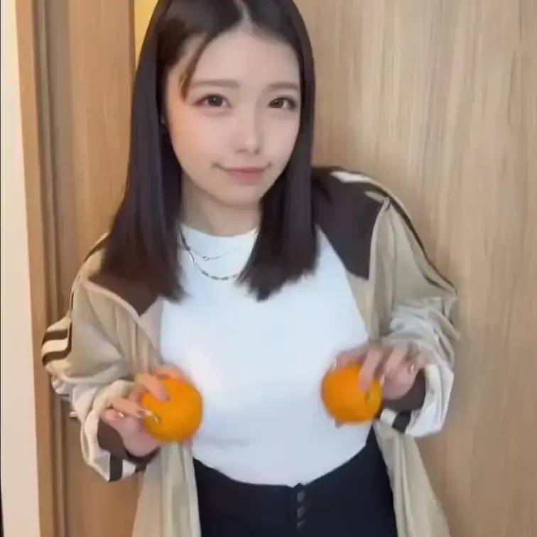 実家からみかん届きました！食べる？
