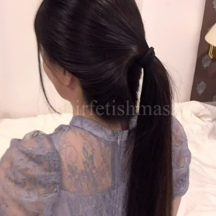 黒髪スーパーロングヘアのポニーテール動画です。