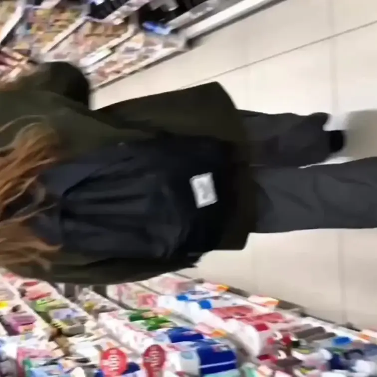 Calvin Kleinを愛用している女子○生のハメ撮りをナンパ師から買い取り
下着姿が美しい女子○生とのハメ撮りを
いつもお世話になってるナンパ師から買い取らせていただきました。
スレンダーな姿がまた興奮させられます。
服を着ている時ははしゃいでいたのに
いざ本番になると急にメスの顔になって
自ら求めてしまうくらいの積極性。。。たまらないですね。
何回もオナニーしてしまいました。
ぜひみなさんの感想もお待ちしております!