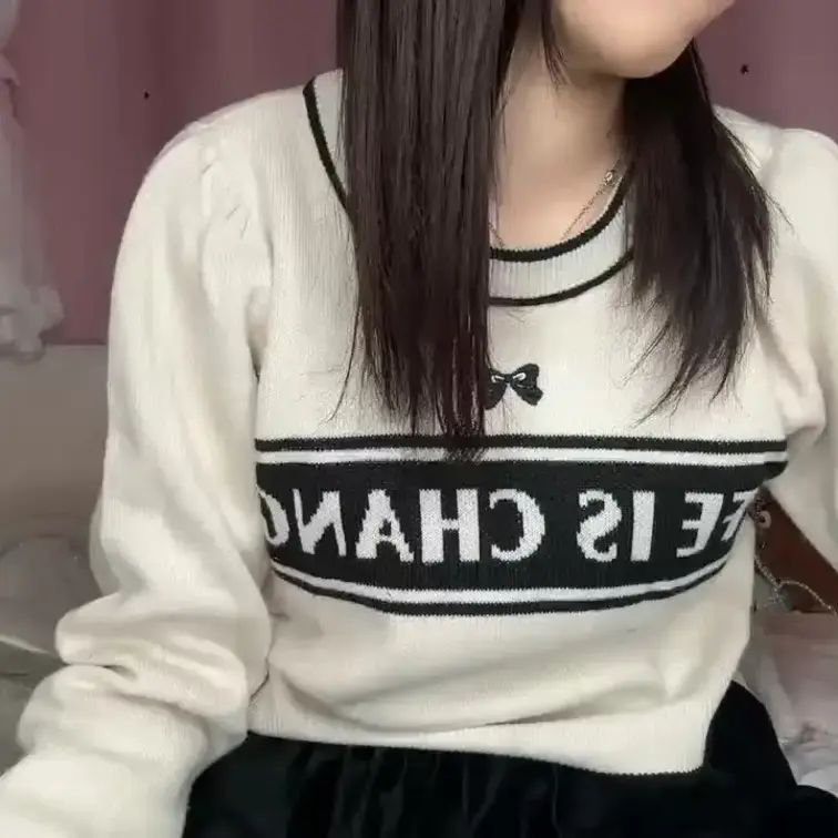 【みれい 20 歳】

みれいさんのライブ配信動画です
生ライブ配信だと、1 回の有料配信を視聴すると、おおよそ平