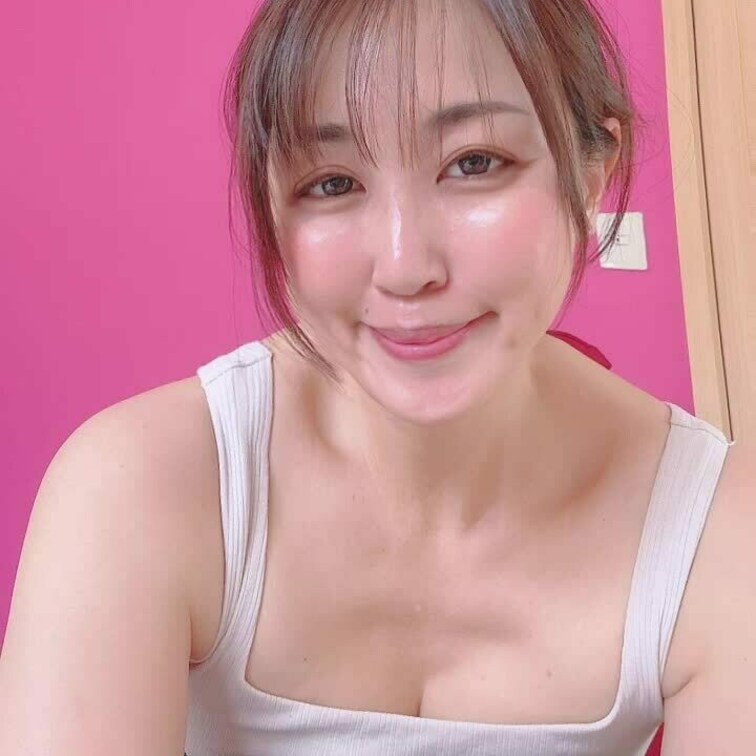 今日のヨガは椅子に座りながらお尻伸ばし🩷🩷

オンラインでの会議中にもオススメだよ🥰

今日もお仕事頑張ってね😉