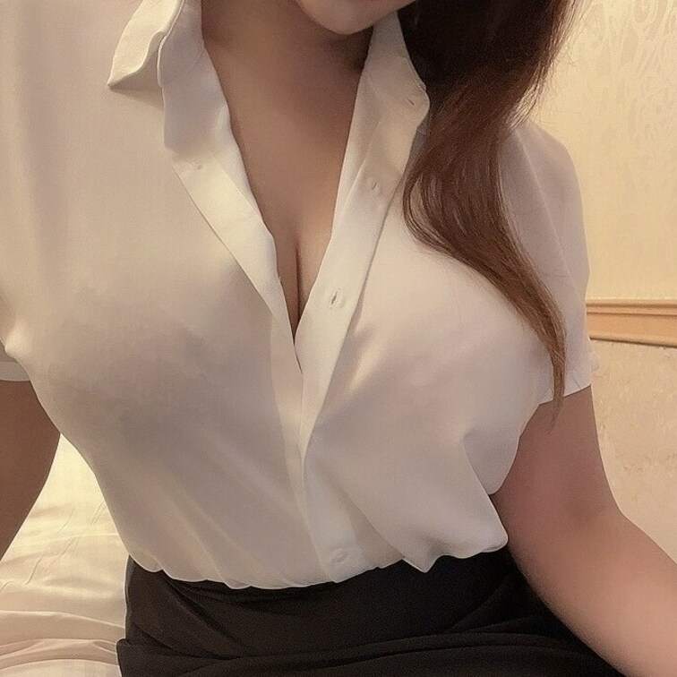 まずはアップロードのテスト。
爆乳秘書が好きな人は試しにいいね押してみてください。

これからガンガンハメ撮りアッ