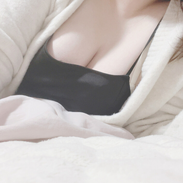 初めまして！咲良です🌸
むちむちぽちゃぽちゃだけど可愛いコスプレしたくて始めてみました！♡
えっちで可愛いものが好き