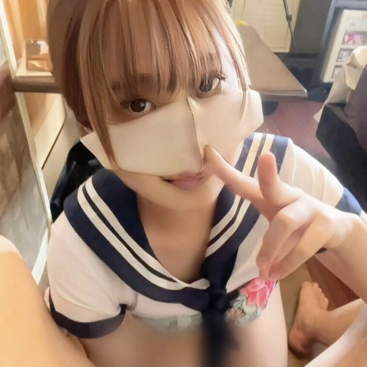 20歳みくちゃんとのハメ撮り動画🤗セーラー服とルーズソックスがめちゃくちゃ似合います。あと声がエロいです😍お楽しみ下さい