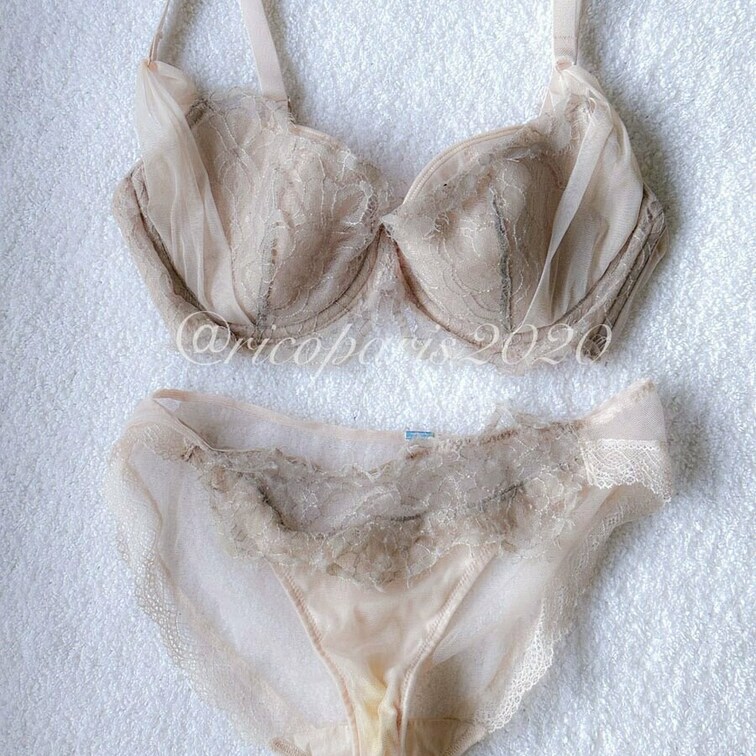 りこの汗だく下着💦
٩(๛ ˘ ㅅ˘)۶クンクン♡ちてね❣️
早い者勝ちだよん💋