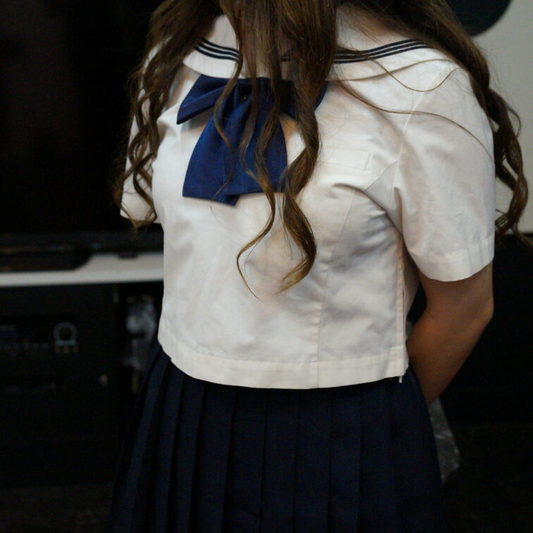 ちょっとギャルっぽい子の博多女子制服。
これはこれでゾクゾクするようなリアリティがありますね