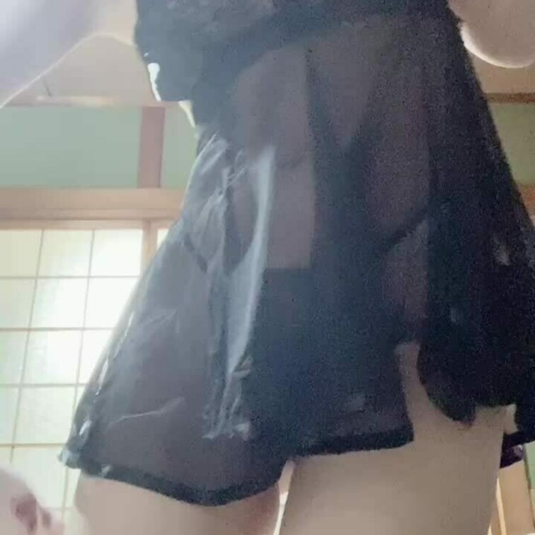 人妻ゆりがセクシーランジェリーでえちえちな姿を見せてます❤️