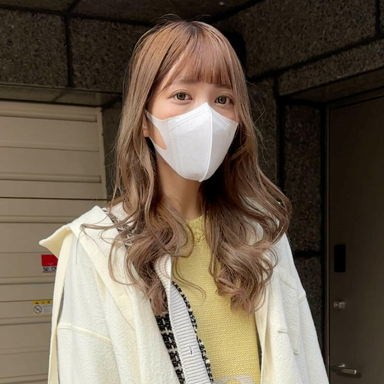 #133【MADOKA 24歳】
今回ストリートスナップに協力してくれたのは、黄色のニットセットアップコーデが個性的な