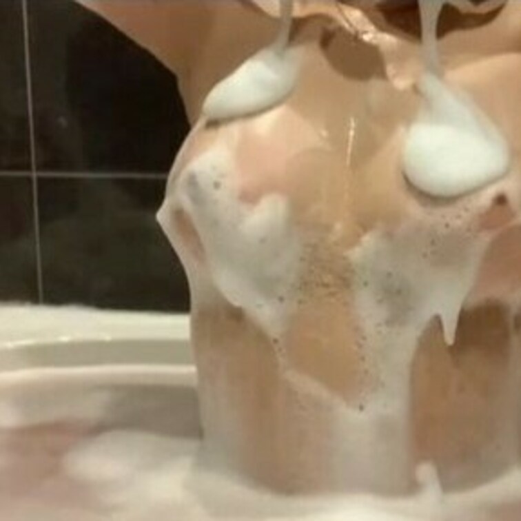 巨乳OLのお風呂自撮り