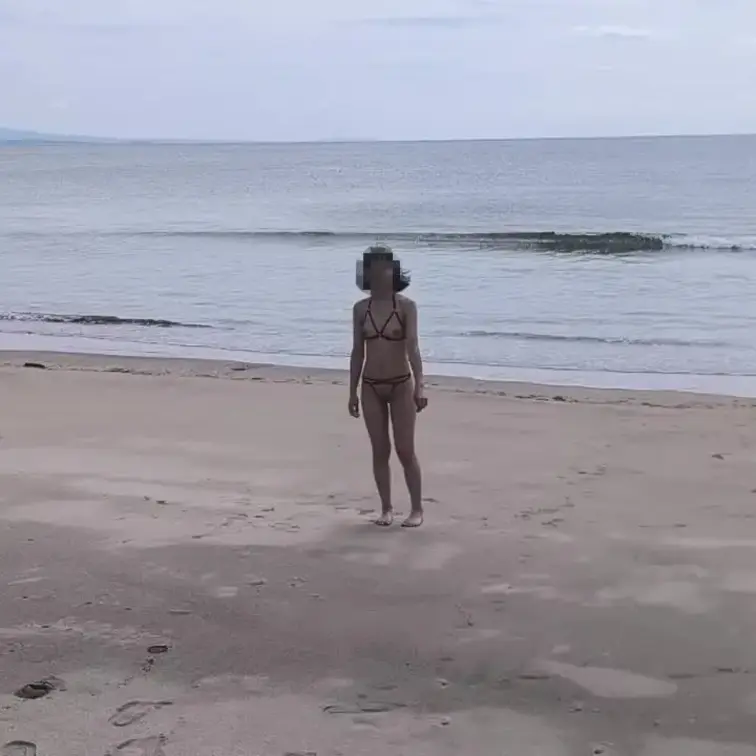 海の紐ビキニの動画だよー！ 私のおっぱいの揺れをお楽しみください！