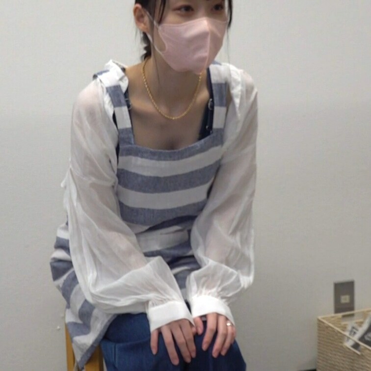 ちょい見せ。本編はこちらから→
#06【陶芸中の胸チラ/パンチラ】朝ドラヒロイン系美女の待望ピンク乳首を激写!!他4名