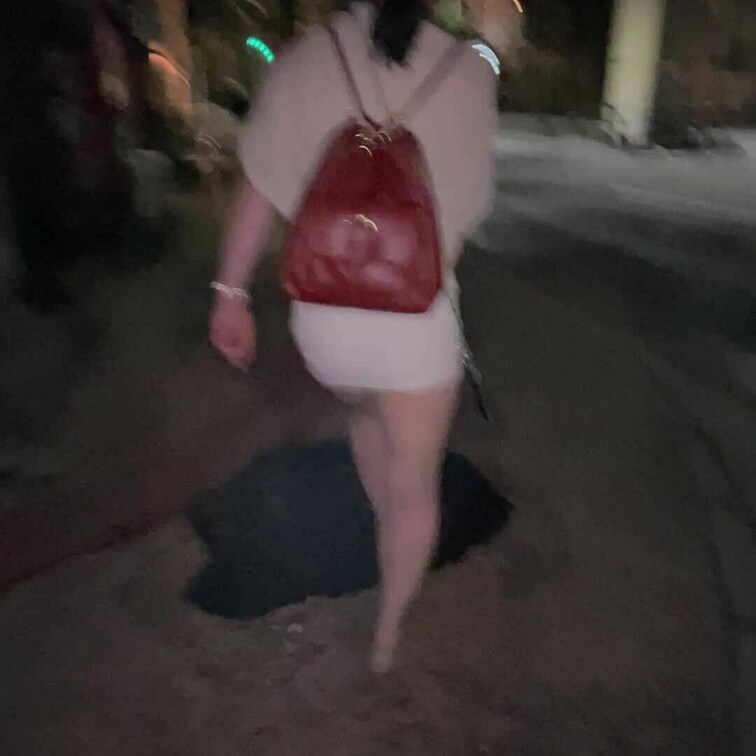 旅行先で白のマイクロミニで夜の街へ出かけてみました。動画では見ずらいと思いますがパンツは透けてますミニスカファンの方には
