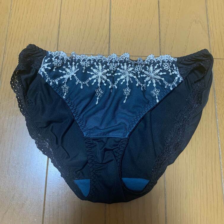今日のリナのパンツです🥰
売れちゃったパンツなので今日でお別れです😭
