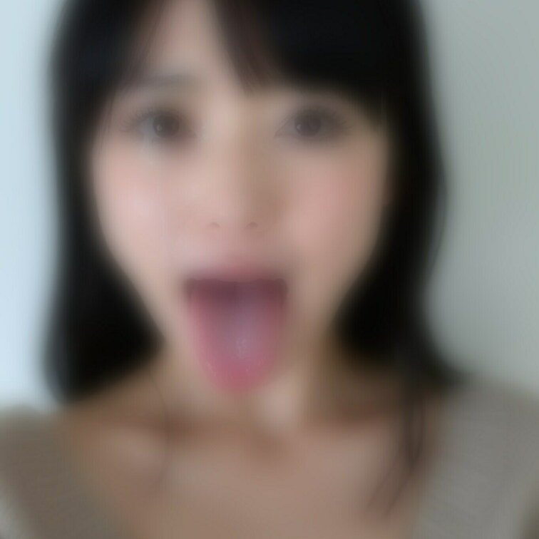 ベロを出してアヘ顔で顔射された人妻。有料プランでキレイな写真が見れます!