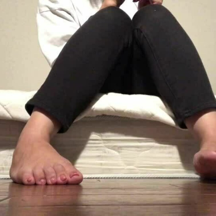 【ファン限定フル動画】🎁
大人のオモチャの使い方がまだ慣れてない女子◯生のオナニー。沢山潮出ちゃって焦る…。
