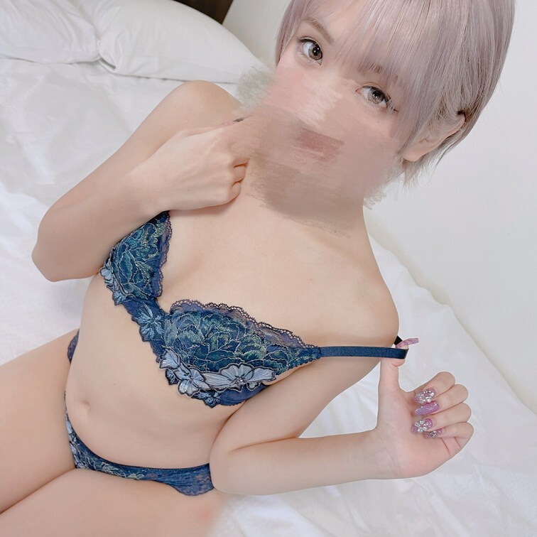 名前：みおちゃん
年齢：22歳
職業：ダンススクールの講師
出演理由：パパ活だけじゃ物足りないから撮影されながらの