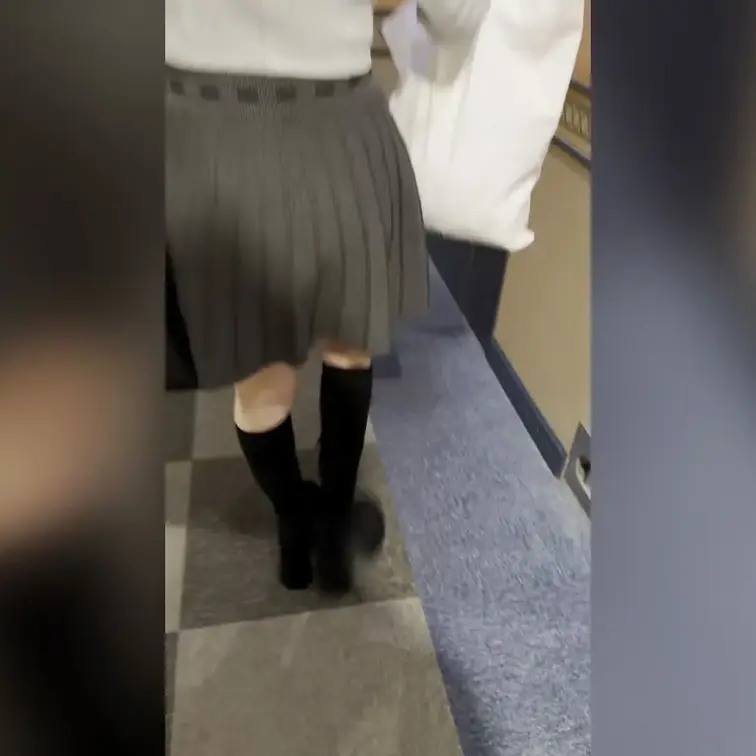 デカち◯ぽで奥バチュバチュ気持ち良すぎて、いっぱい潮吹きしちゃった🥹💗
最後中出しされたあとに、精子ドロッて出てくるの