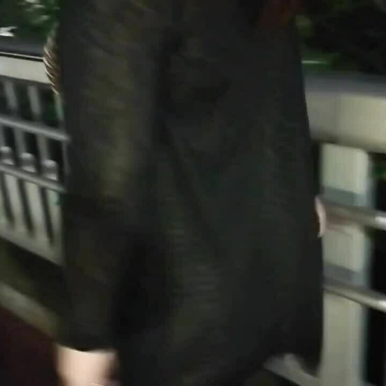 今度は夜の公園に出没
透け透けワンピ女