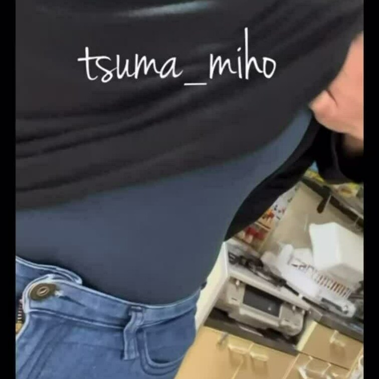 前アカウントのです！
おっぱい揉まれ、ぷるんと出されてます…💕
フェラ
挿入
着替え
その他、いっぱい撮りまし
