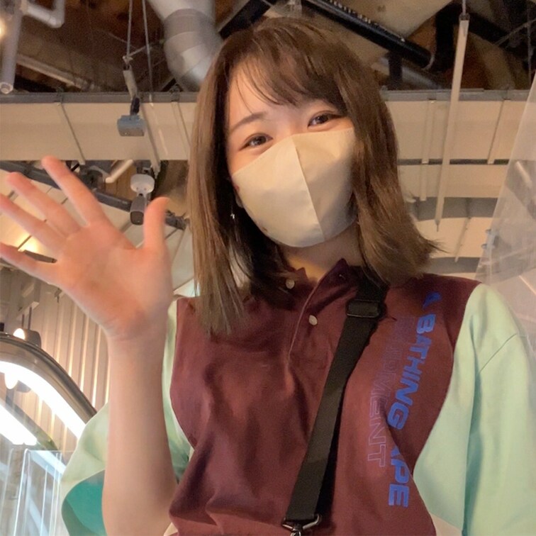 ＃9【ASUKA 20歳】
今回ストリートスナップ撮影に協力してくれたのは、APEのポロシャツを可愛いく着こなすASU