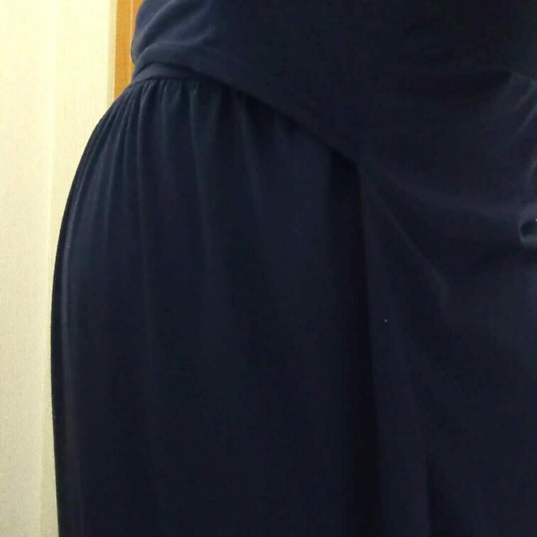 臨月の大きなお腹を見せながら乳首オナニー。はあはあしてます