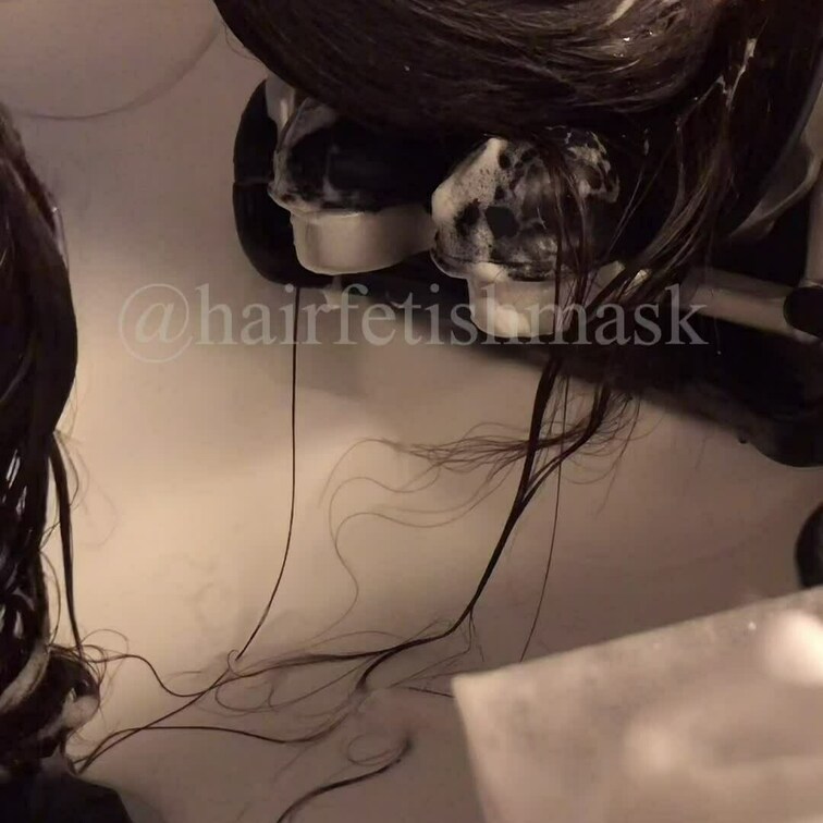 黒髪ロングヘアのバックシャンプー動画です。（その3）