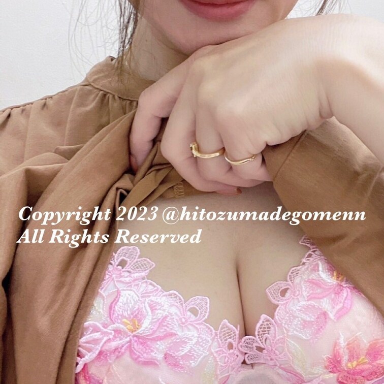 お仕事みんなあとちょっとかなー？ 
今日は華金🌸❗️頑張ろね☺️💓
 (ひなは明日もお仕事…😭😭)