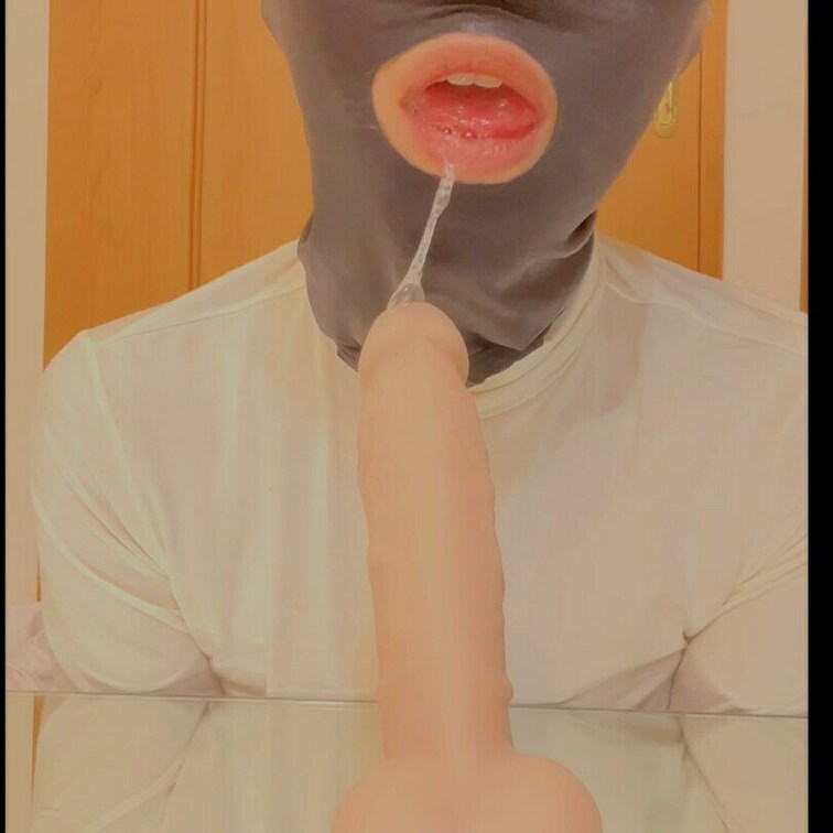 ディルドに唾液を垂らしてフェラしました
好きなフェラがあったら撮影するのでコメントで教えてね