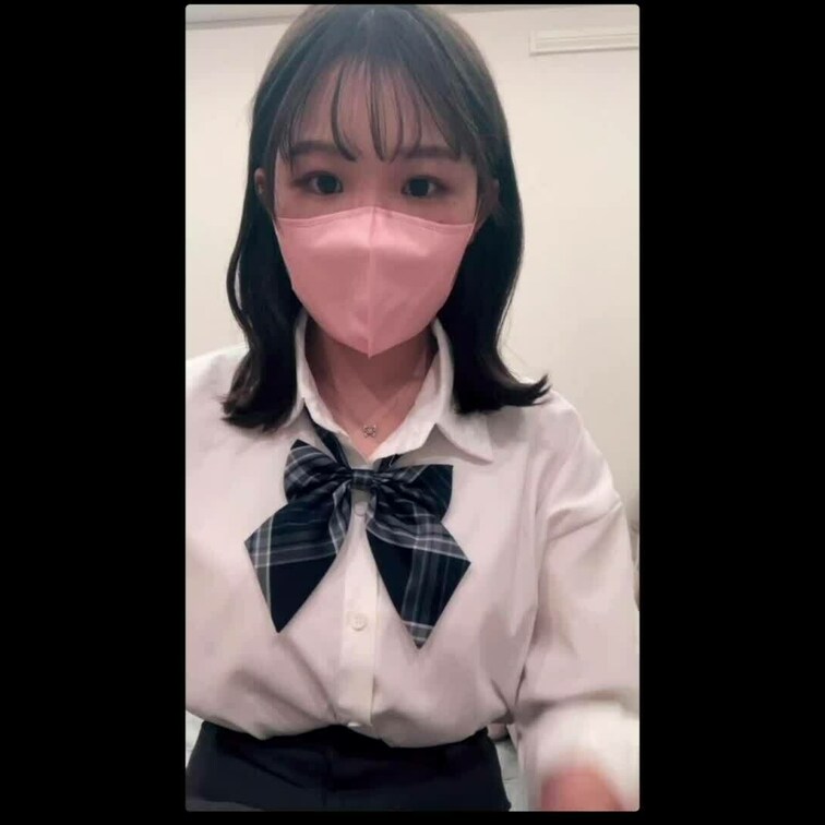 ご覧いただきありがとうございます！
お嬢様系大学生 ひなのちゃんの新作動画です！
今回、制服を着てのエロイプです！