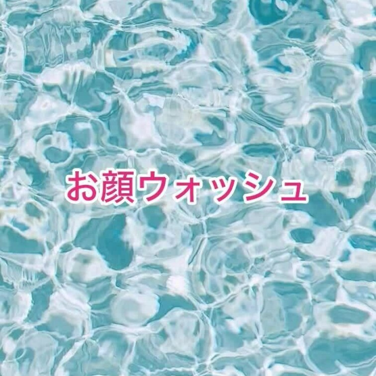 裸で顔を洗ってるシュールな動画です😆