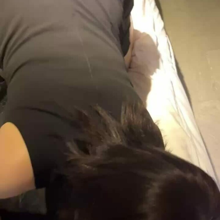 ピタピタのワンピースをめくると、変態濡れ濡れまんこになっていました❤️いつでも中出し専用便器に○○○済みのドM秘書です㊗