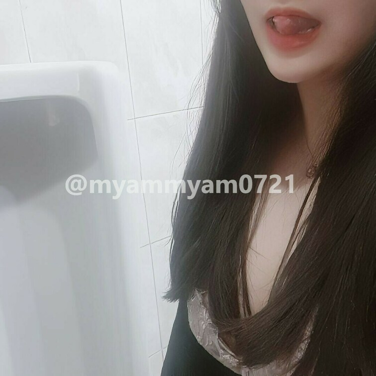 男子ト〇レで😝
今度全裸で自撮りしてる写真も公開します！