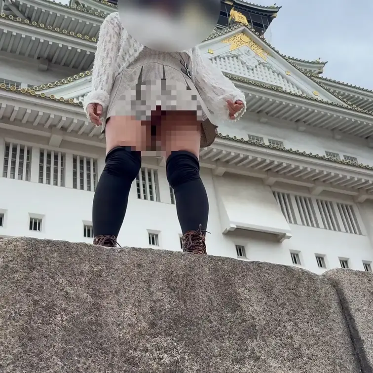 お立ち台に登りチラッ。

おばちゃんに😤『履いてないわ、信じられない💢』と言われ、大喜びな®️主😍