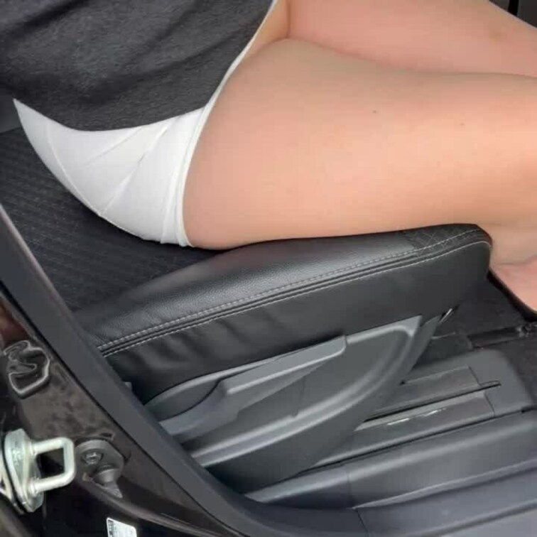 めっちゃ車が汚れていたのでコイン洗車場に--
ノーパンノーブラだったので周りから見られながらの雑巾掛けw 
