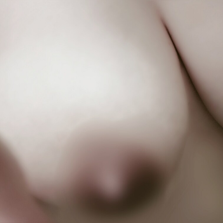 おつぱいです( ៸៸ ›  ‹ ៸៸)♡
キッチンで撮りました🫣