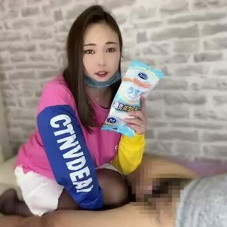 フォロワーさんからのリクエスト☆
ゴム手袋ローション手コキ🧤🧴  
意外と気持ちいいらしいよ？☺️ 