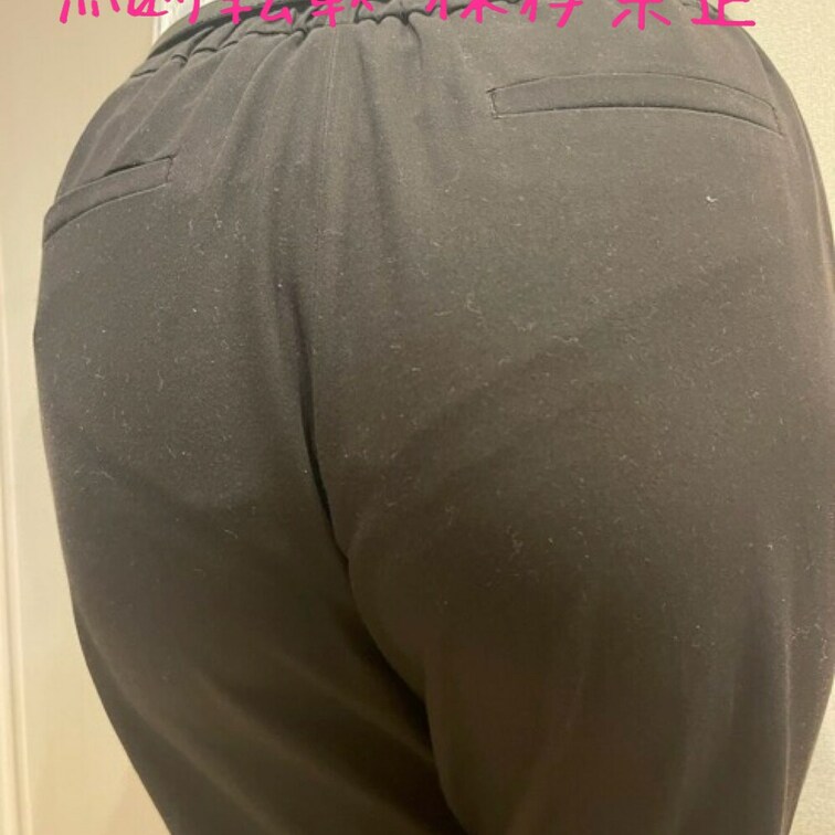 今日はいいお尻の日らしいので彼女に頼んで撮らせてもらった！
1枚目は彼女の仕事着！
パンツは彼女のお気に入りのやつ！