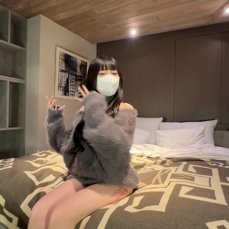 20歳JDの女の子。
みてわかると思うけど、超美女。スタイルもいいし顔も可愛い。

コンカフェとかやってる女の子が