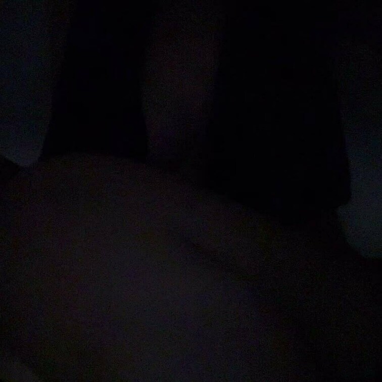 夜寝る前に1人でしちゃいました。。

真っ暗闇で、、
実は大洪水になってました。。