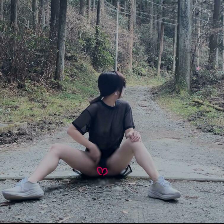 登山客が来そうな林道でドキドキしながらバイブオナニーしました
好きな野外オナニーがあったら撮影するのでコメントで教えて