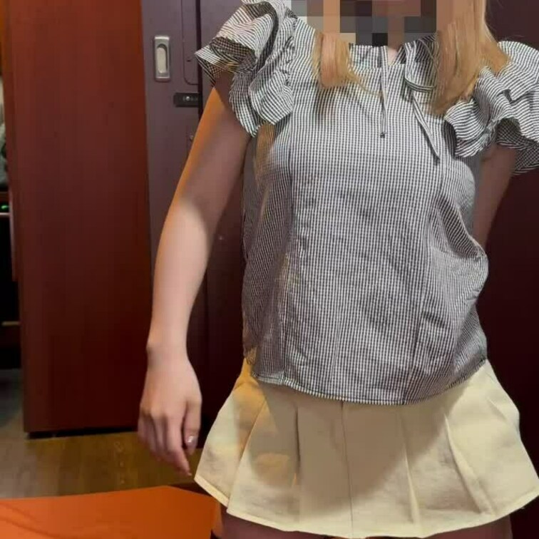 エロ自撮りからエスカレートして扉開けてオナニーしてみたら、ブースから出てきてすこぐチラチラ覗いてきた🥺

触りたくて