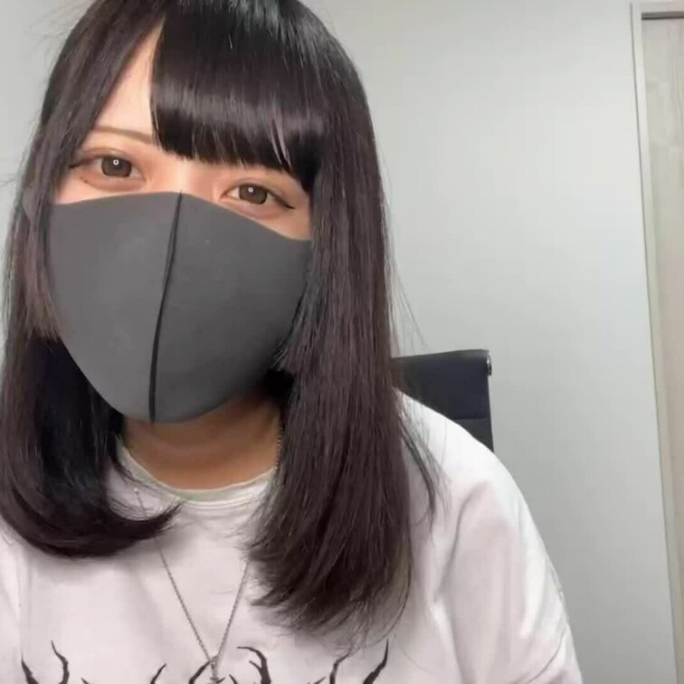 【りん 18 歳】

りんさんのライブ配信動画です
生配信 だと、1 回の有料配信を視聴すると、おおよそ平均 5,