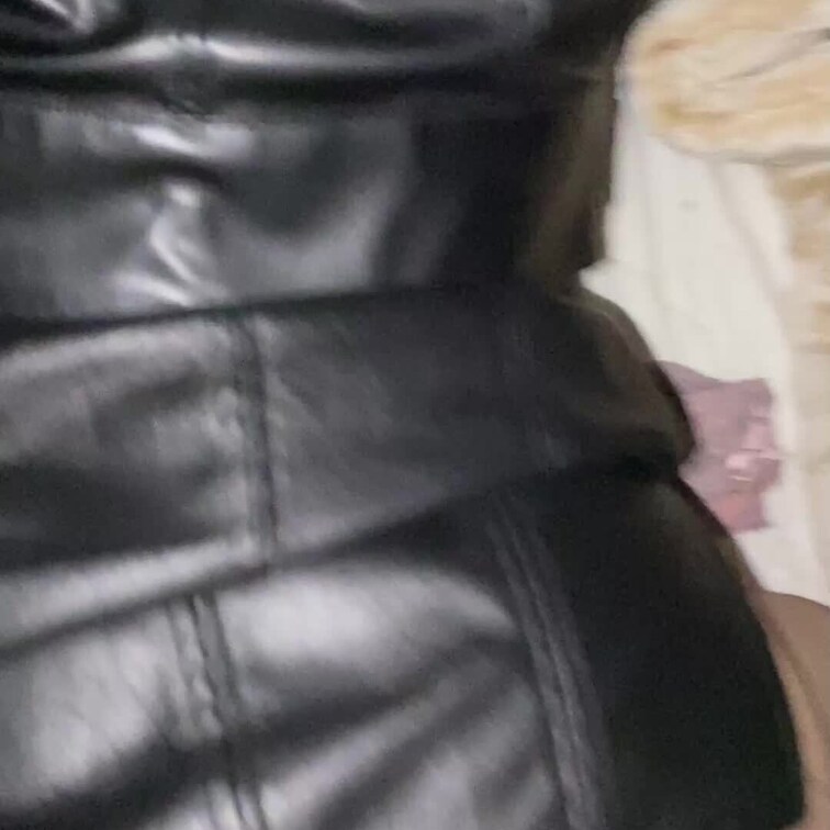 【サブスク限定】
ライダースとレザーミニスカの組み合わせでバックでたくさん突いてもらった時の動画です
